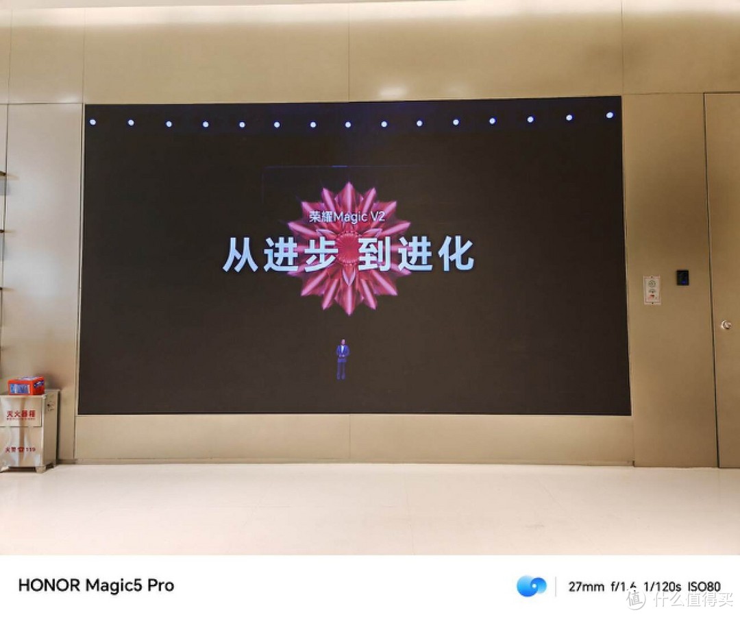 荣耀Magic V2折叠屏测评，5大亮点和2个缺点，8999值得冲吗？