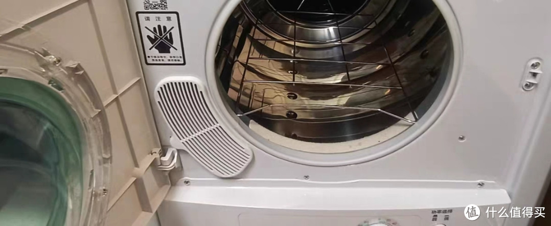 松下（Panasonic）直排烘干机是一款适合回南天的烘干机，也是一款拥有4.5kg大容量的家用烘干衣机