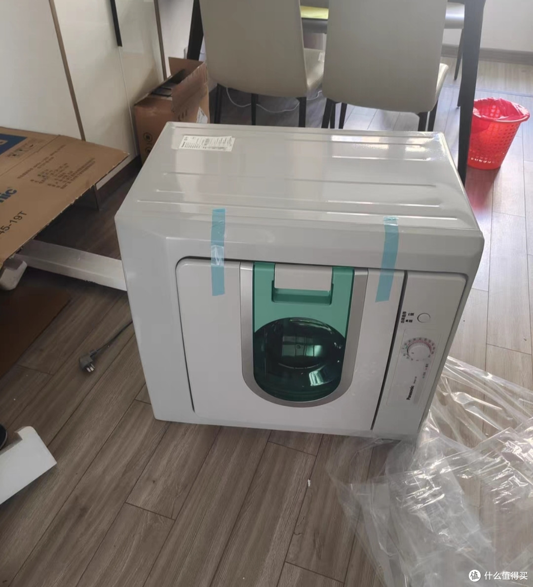 松下直排烘干机是一款适合回南天的烘干机，它还是一款容量为4.5kg的大容量烘干衣机，不错的