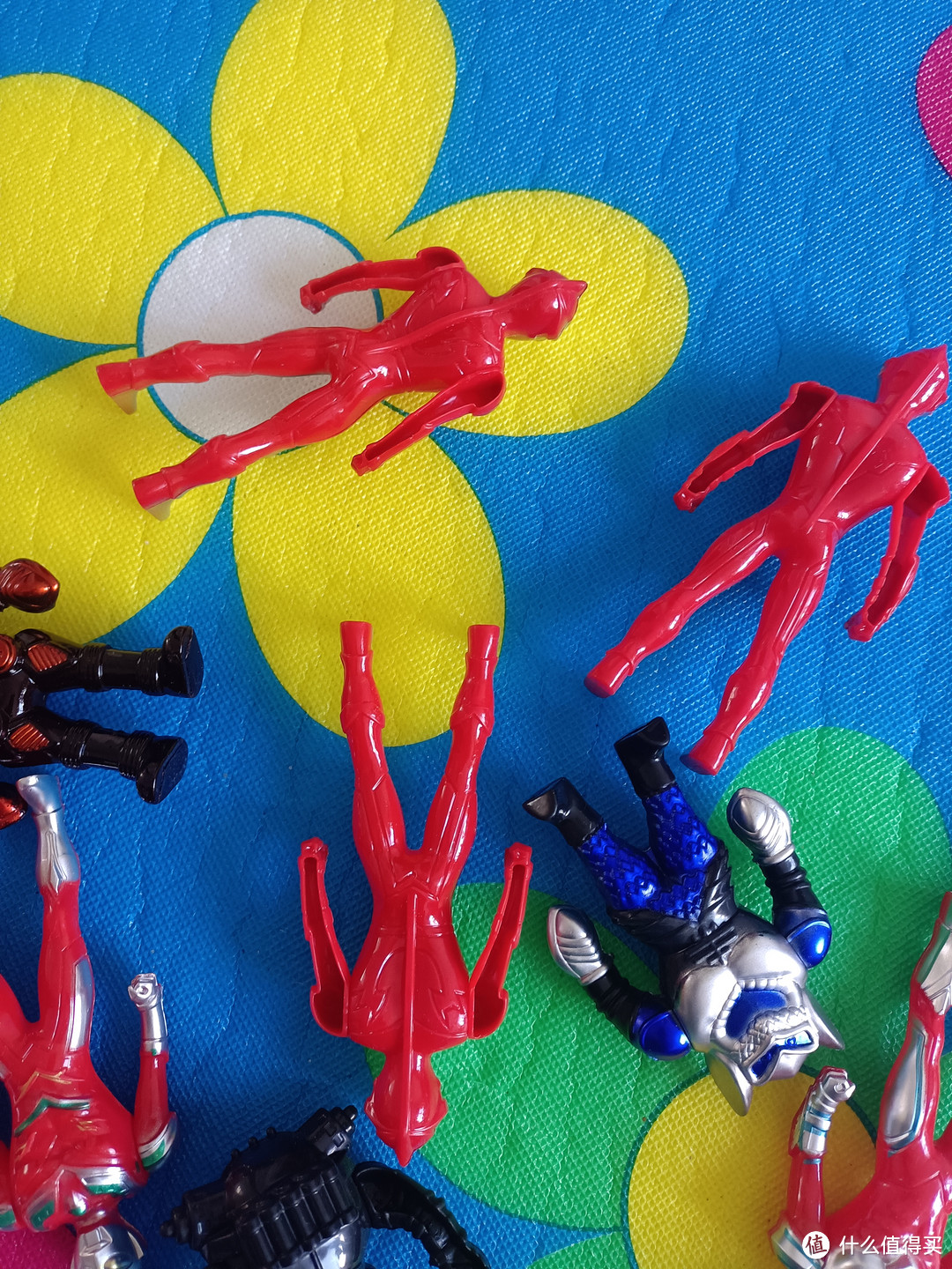 奥特曼玩具套装：男孩玩具中的宇宙战士 