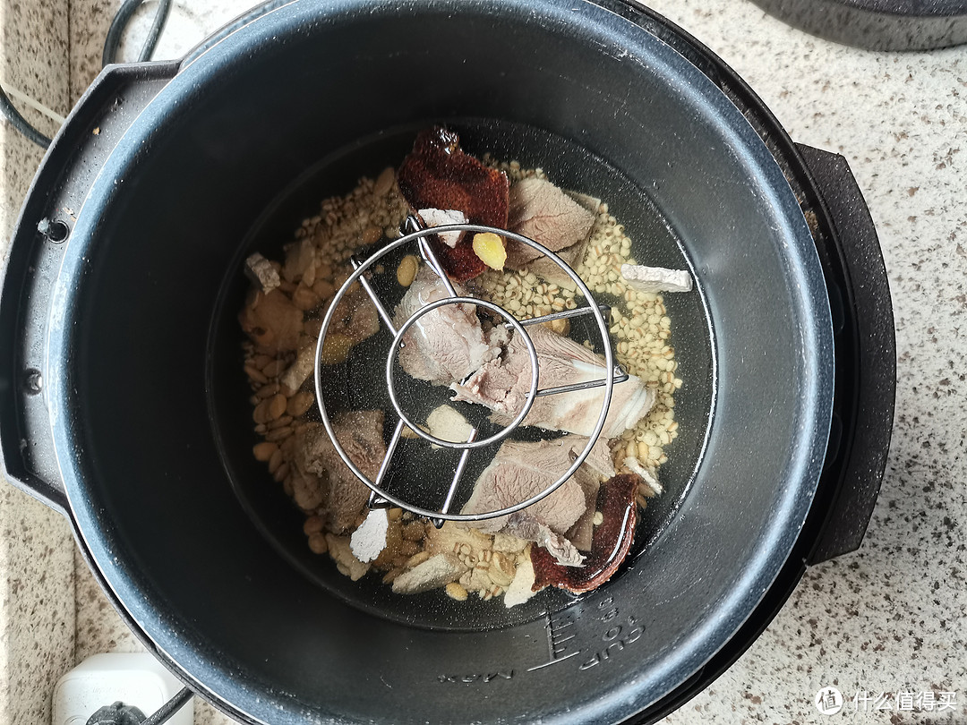 夏日美食-广式去湿汤:薏米土茯苓骨头汤