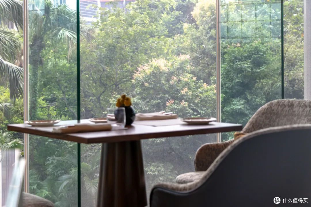 解锁大黄鸭不同视角 香港君悦酒店