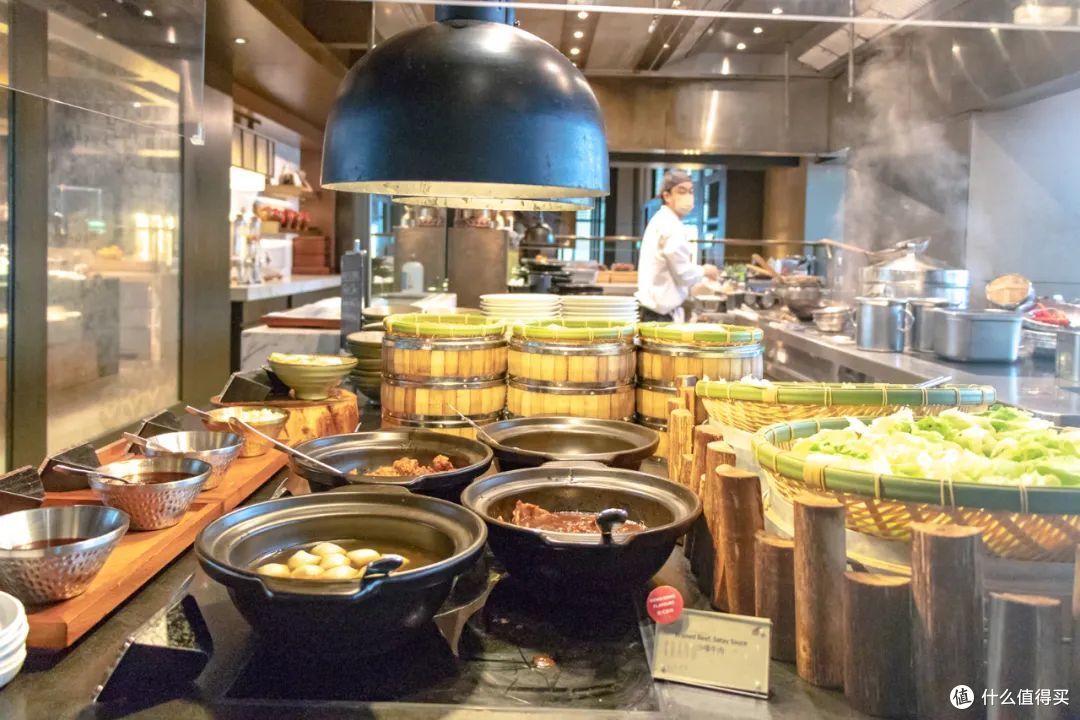 解锁大黄鸭不同视角 香港君悦酒店