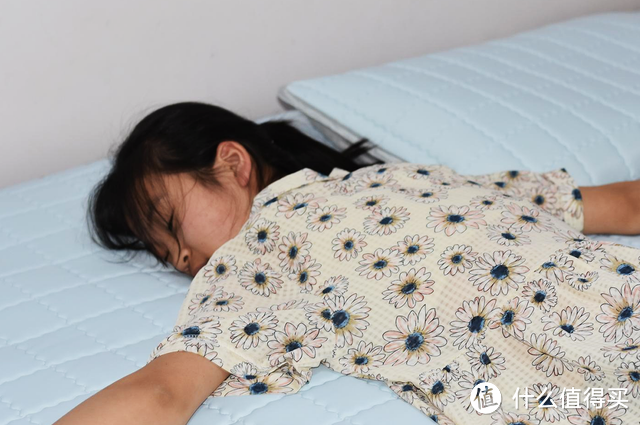 小米有品上线8H果冻乳胶凉席三件套,夏天必备的清凉套装
