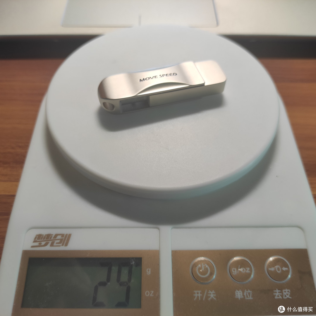 入手了之前张大妈很火的便宜U盘，我后悔了——30元128G，移速灵速PRO评测