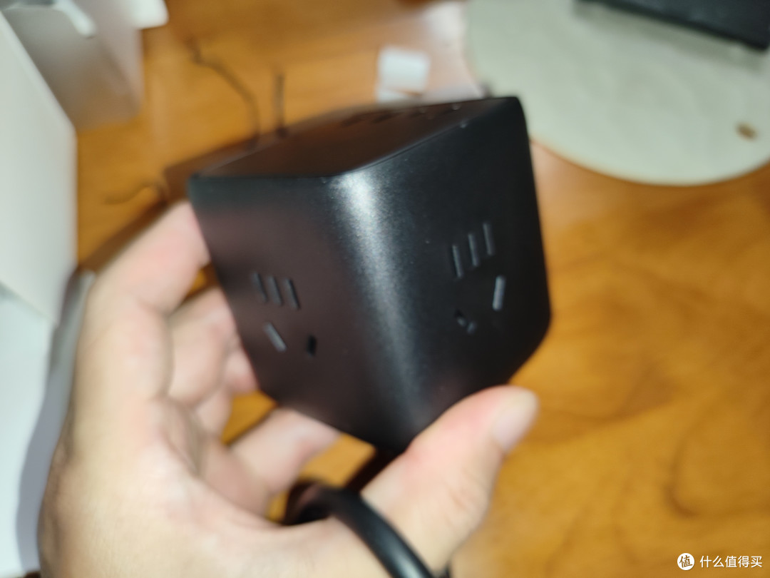 震惊!绿联桌面充电器居然有氮化镓