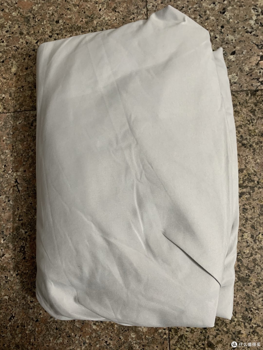 15块钱的床单，能用，够用的。