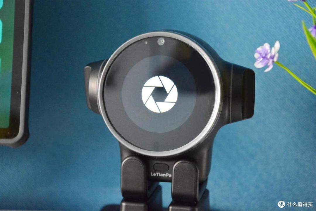 乐天派桌面机器人:潮玩科技新品,体验大不一样