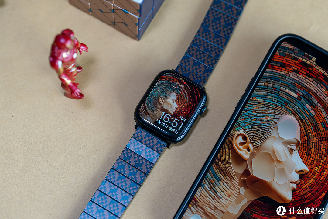 夏天戴手表用哪款表带最舒服？非PITAKA的梦幻之地彩碳苹果表带莫属了！