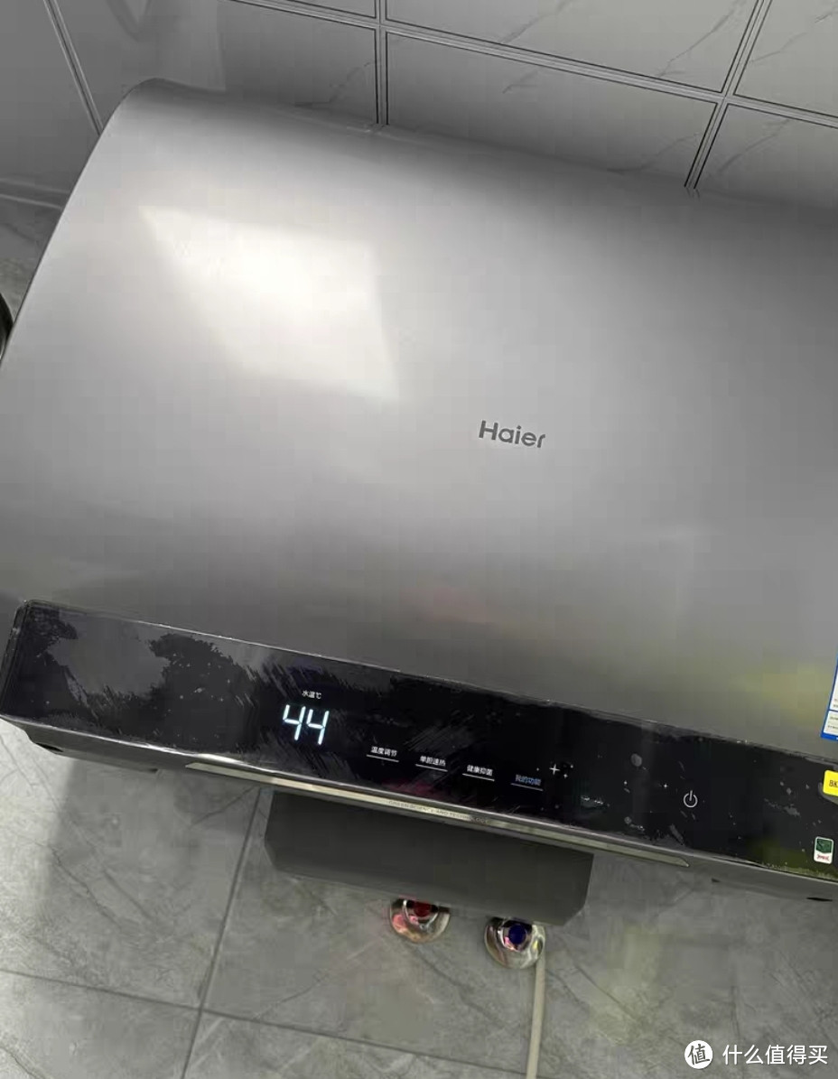     海尔（Haier）EC6003-BK3KU1热水器是一款适合家庭使用的电热水器