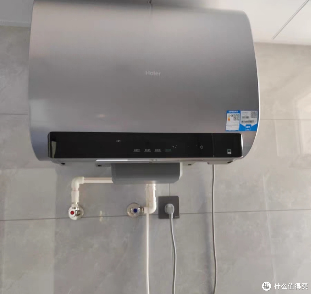 海尔（Haier）EC6003-BK3KU1热水器是一款年度细种的容量为60升的电热水器。