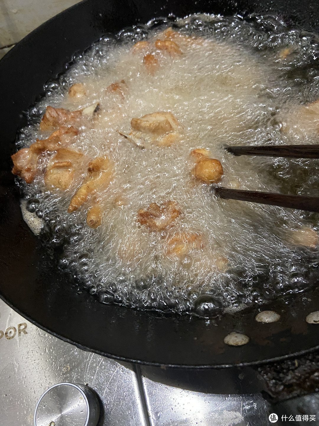 炎炎夏日，教大家做道贵州辣子鸡来下酒，香辣可口，鲜香软糯，啤酒绝配