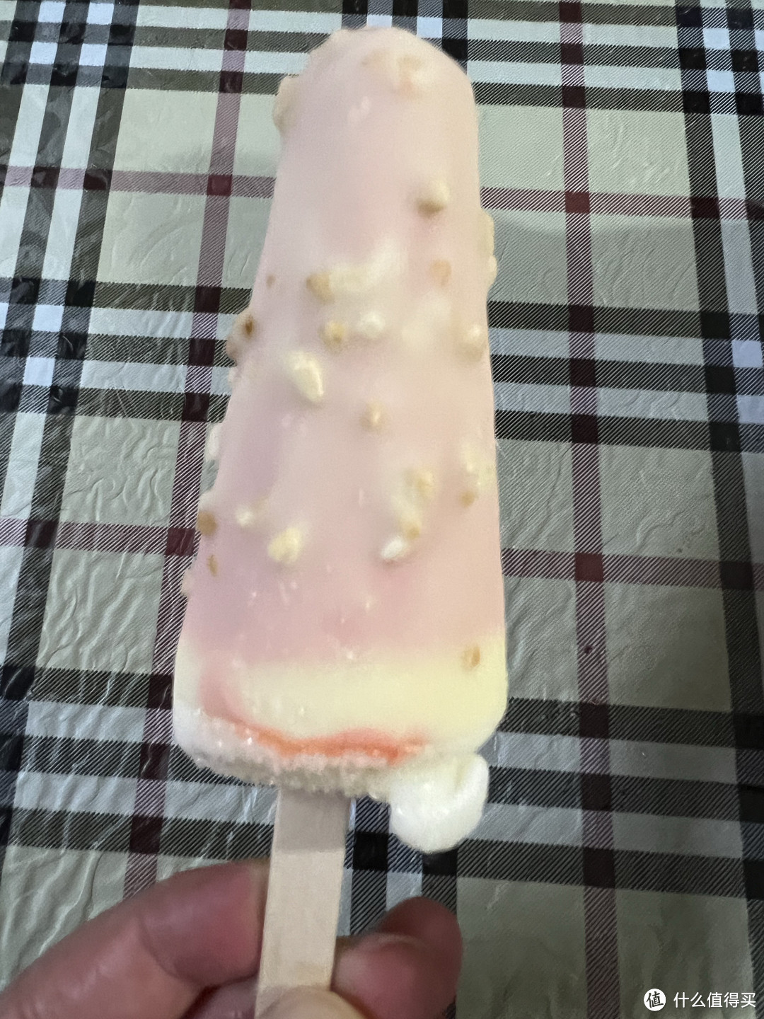 三伏天的降暑利器，和路雪可爱多莓莓牛轧糖口味冰淇淋