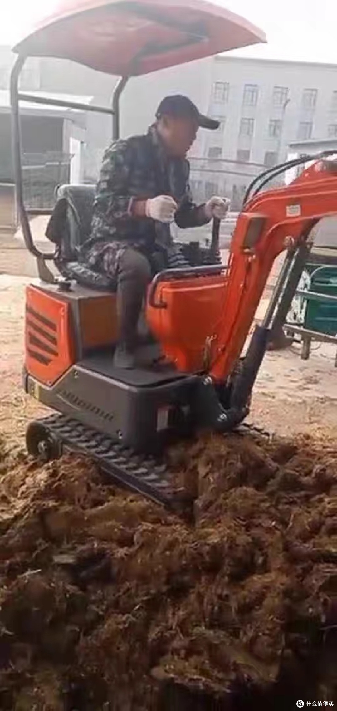 "农用小型挖土机:实用性与耐用性的完美结合"