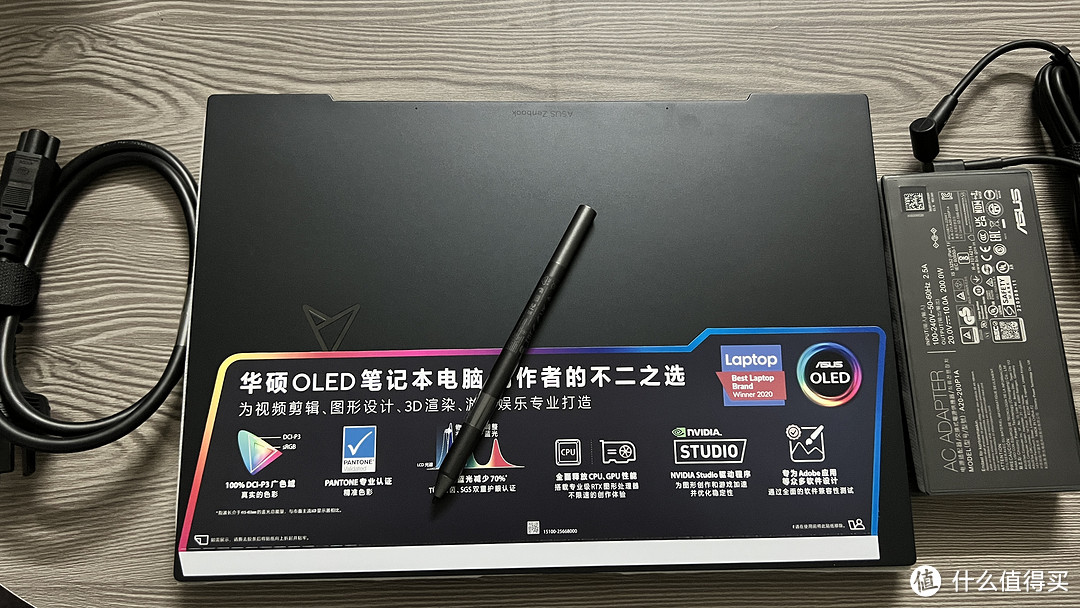 一张带触笔的全家福照