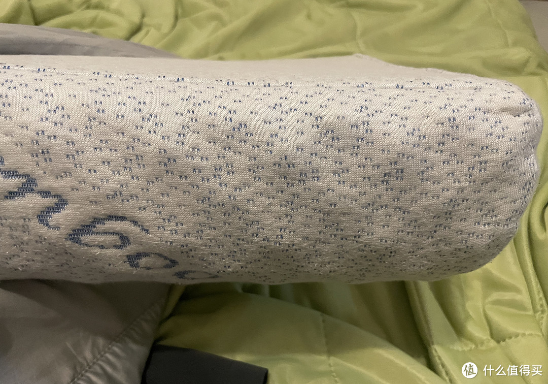 夏天的最佳睡眠伴侣：网易严选天然乳胶枕和冰丝凉席