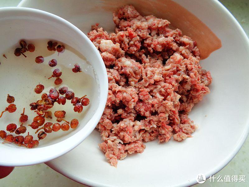 包牛肉饺子，要记住九种调味料比例，不腥不柴，鲜嫩又汁多