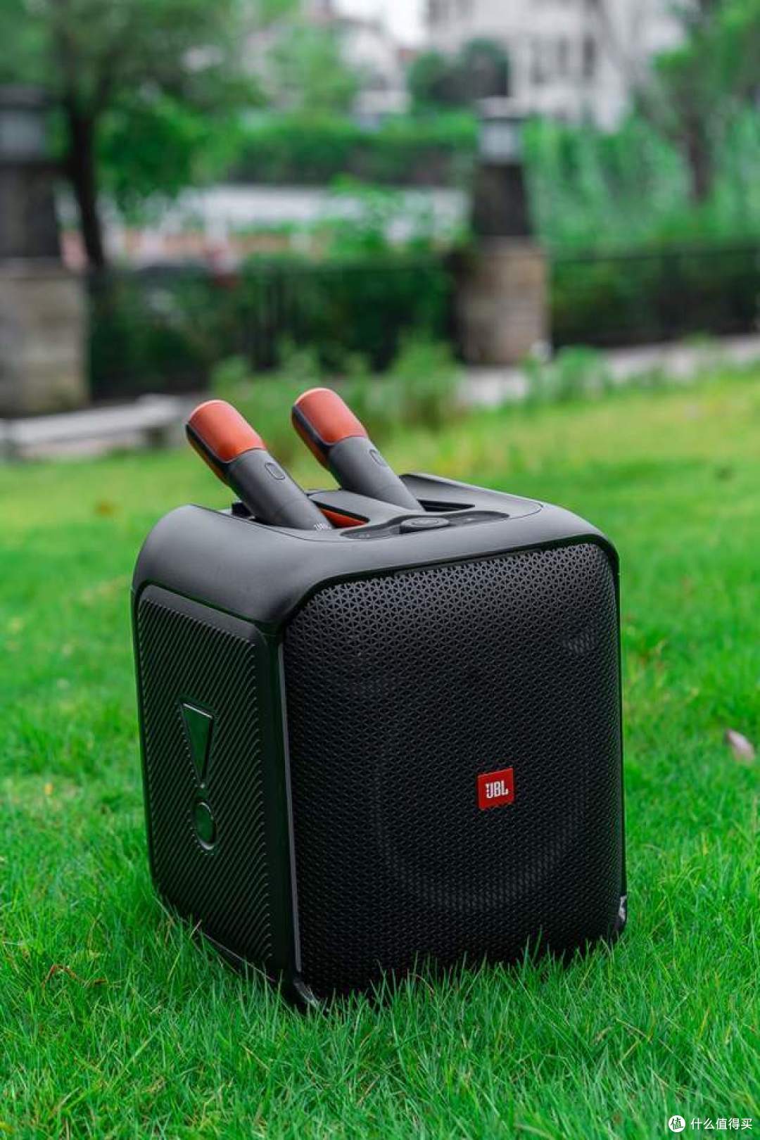 秒杀广场舞大妈的户外音箱,标配双麦,功率100W,续航10小时!