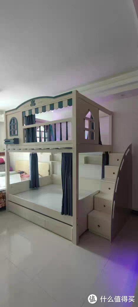 “多功能高护栏儿童床，为孩子打造安全舒适空间”