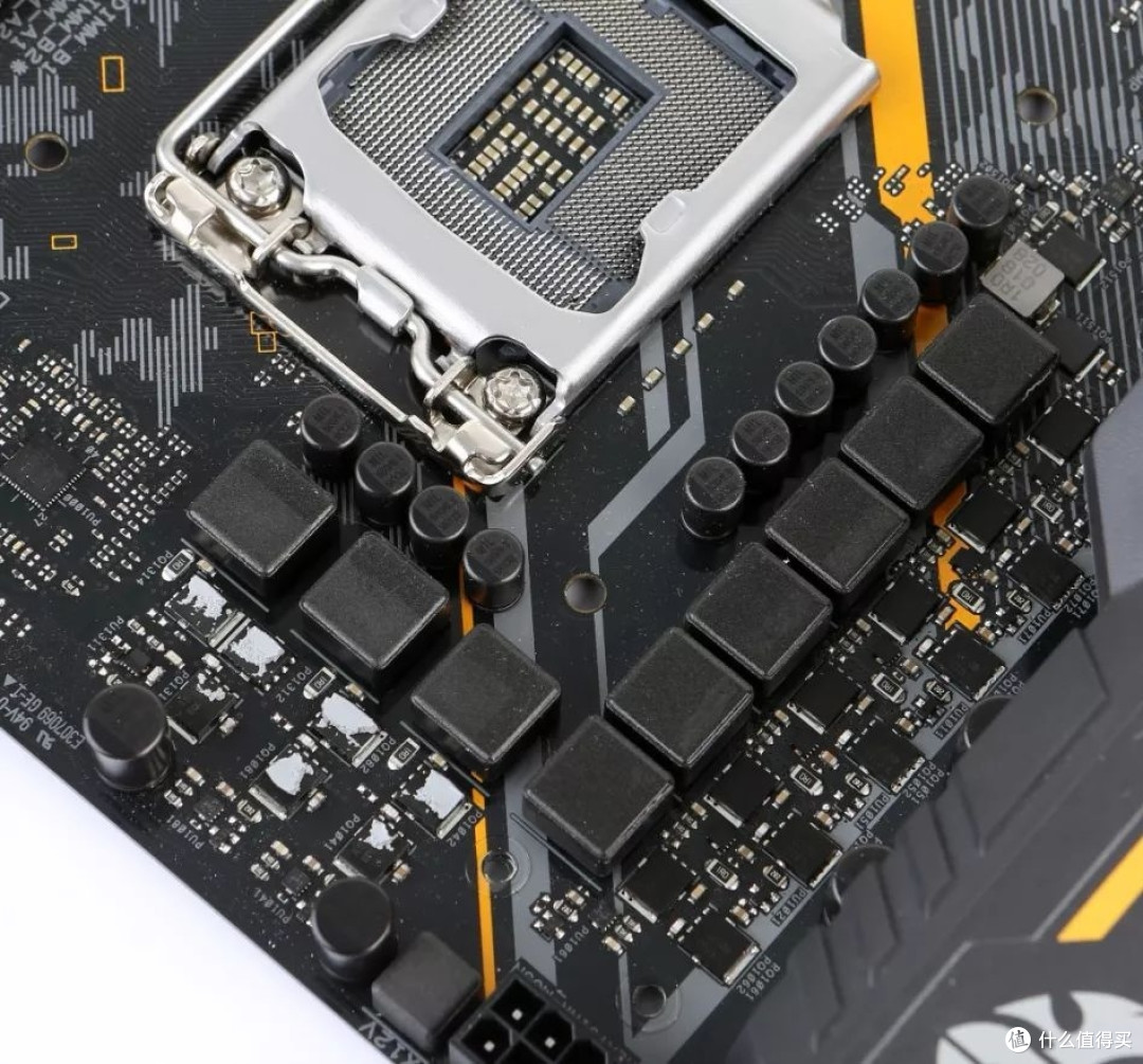 华硕TUF Z390使用了同款供电，却没有严重的过热问题