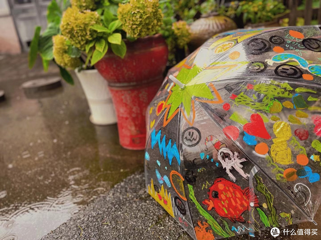 雨伞下的创意绘画，与雨天共筑美好时光