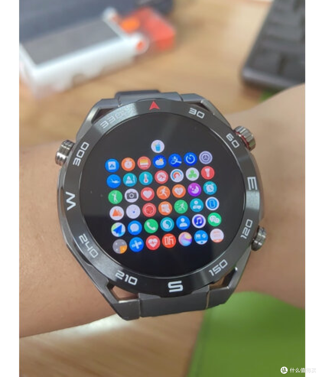 为什么华为 Ultimate被称为表王,是因为价格还是因为性能呢?