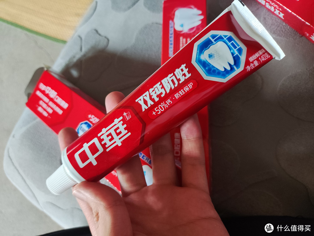 这个中华牙膏看着还不错，一下子买了很多。