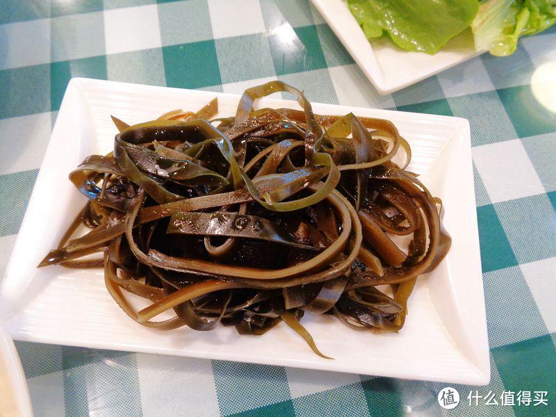 乌鲁木齐土火锅配馕,大块牛肉,汤底比鲍鱼都鲜美,吃着真过瘾