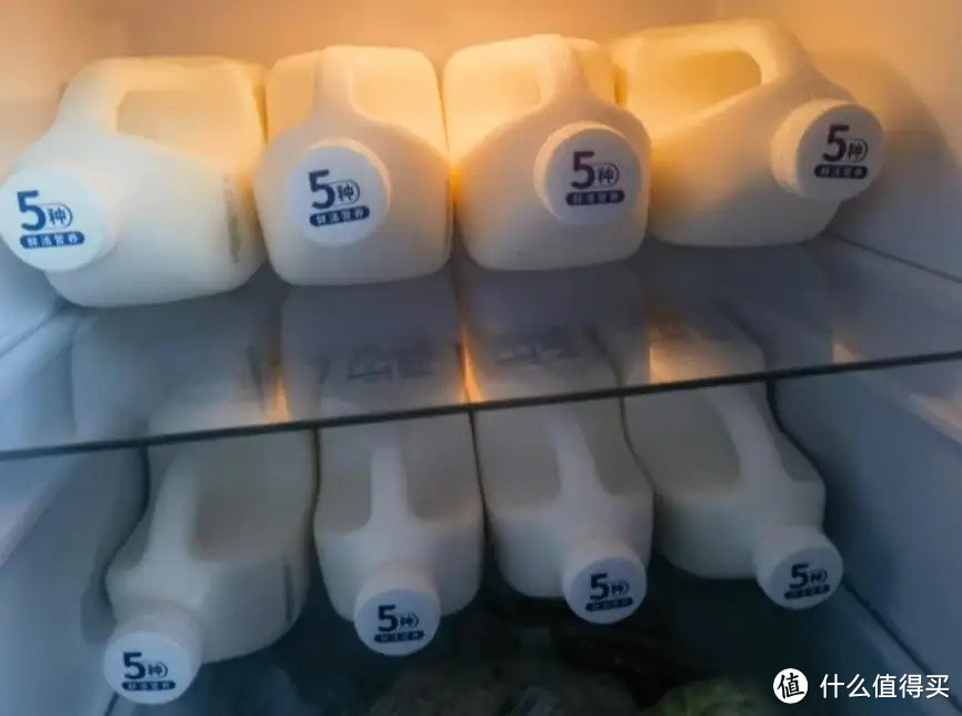 伊利大容量家庭装高品质鲜牛奶，咕咚咕咚真好喝