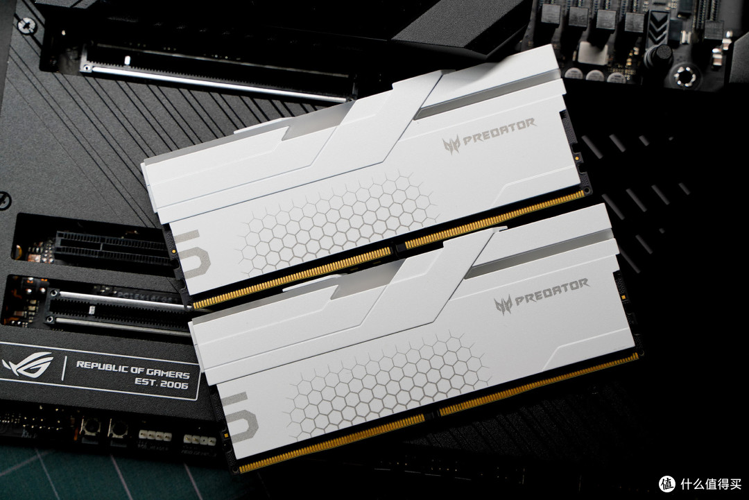 一键尽享高频内存性能 宏碁掠夺者 Hermes DDR5 7600MHz RGB体验分享
