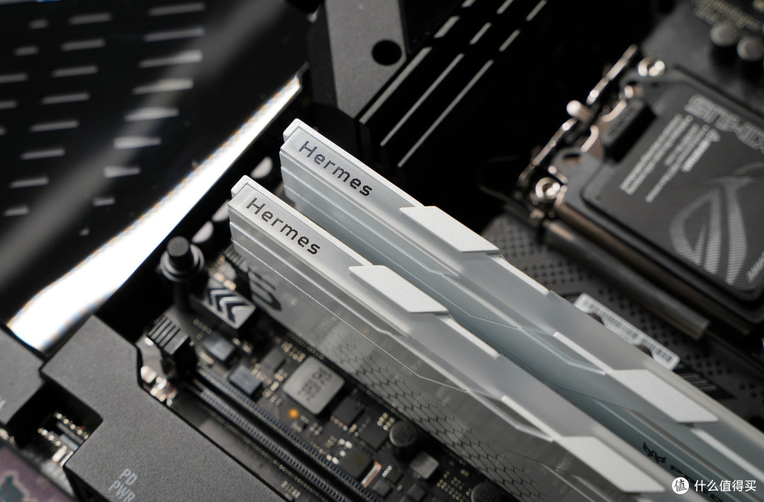 一键尽享高频内存性能 宏碁掠夺者 Hermes DDR5 7600MHz RGB体验分享
