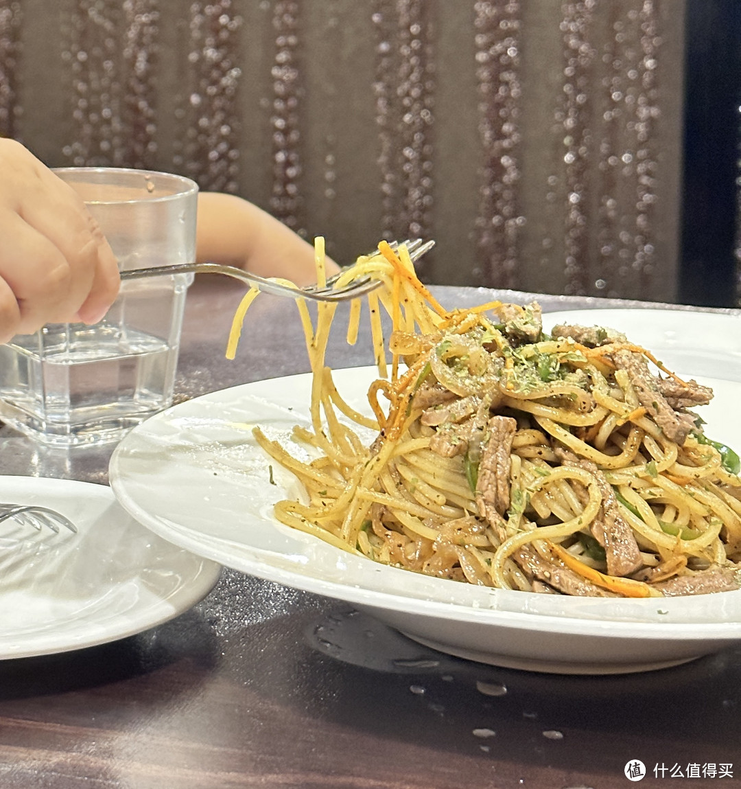 西餐界的三大绝配：黑胡椒牛肉意面、拿铁咖啡和牛肉披萨，你绝对不能错过！