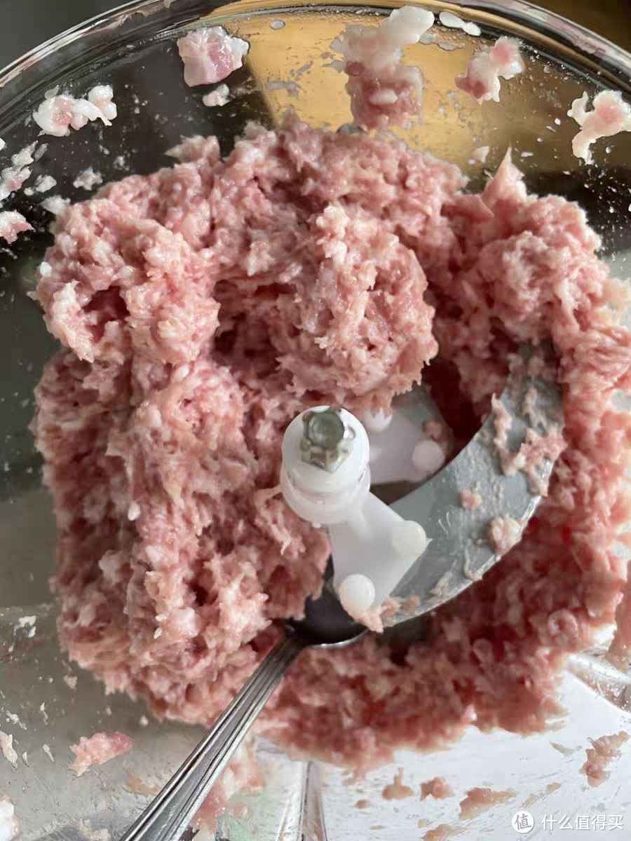 “高效厨房利器:大功率绞肉机体验”