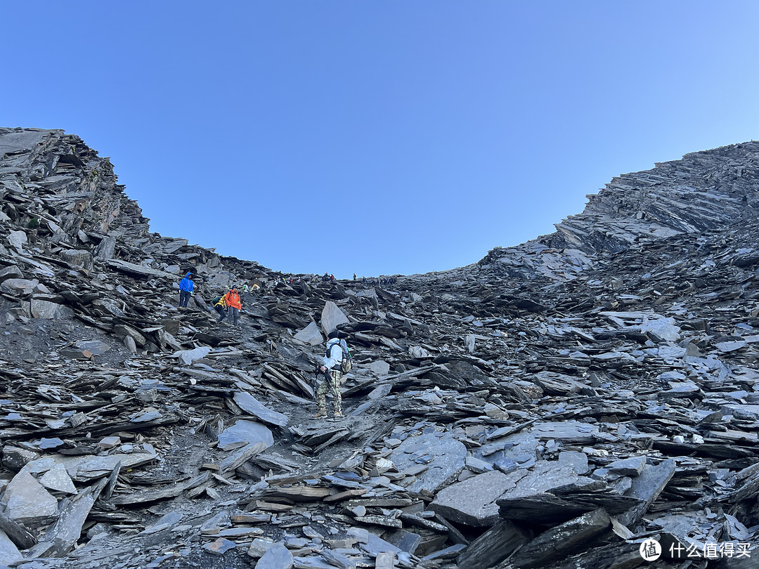 四姑娘山大峰归来：有雪山、有银河、还有避坑。说说那些装备的事情和注意事项