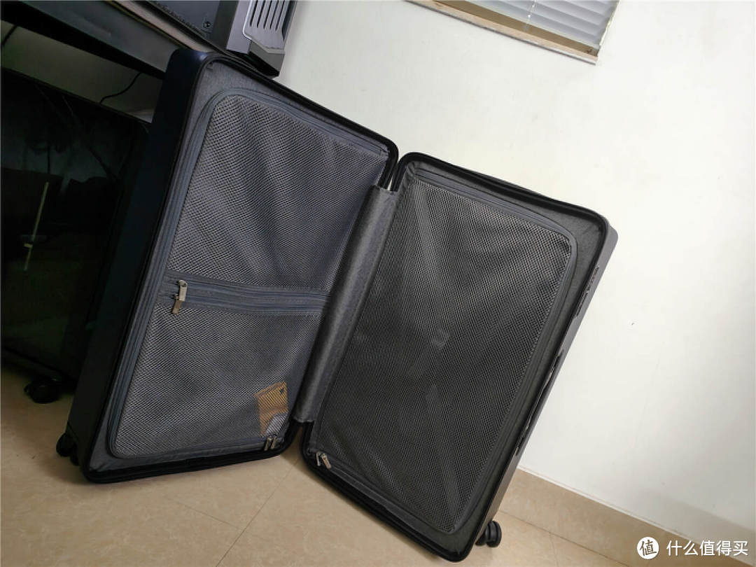 开学季必备好物之一：地平线8号经典款行李箱体验供你参考