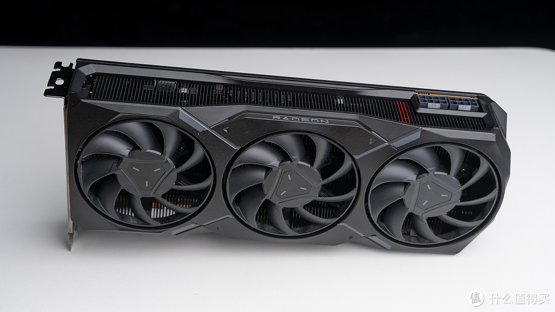 AMD Radeon RX 7900 GRE显卡首发评测，迎面直击RTX 4070