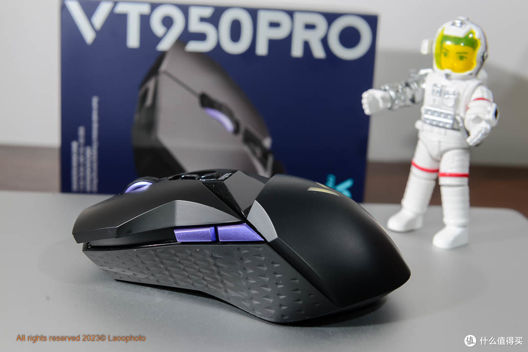 普及4KHz的屏显“超跑”游戏鼠标 VT950PRO评测