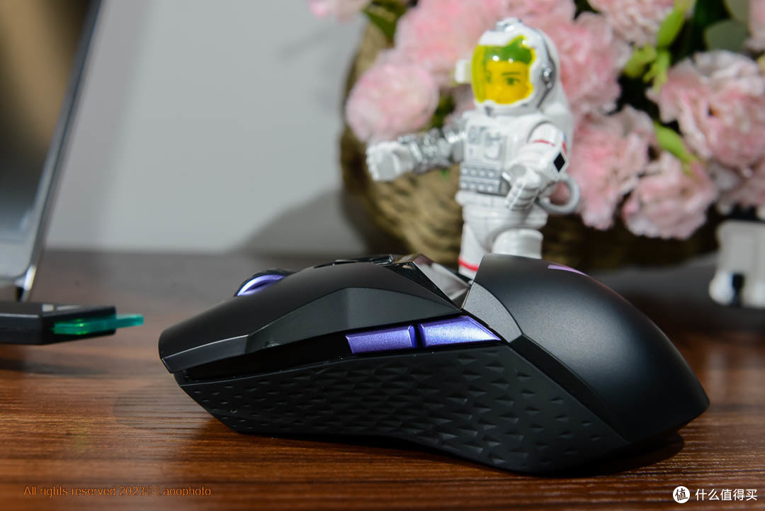 普及4KHz的屏显“超跑”游戏鼠标 VT950PRO评测