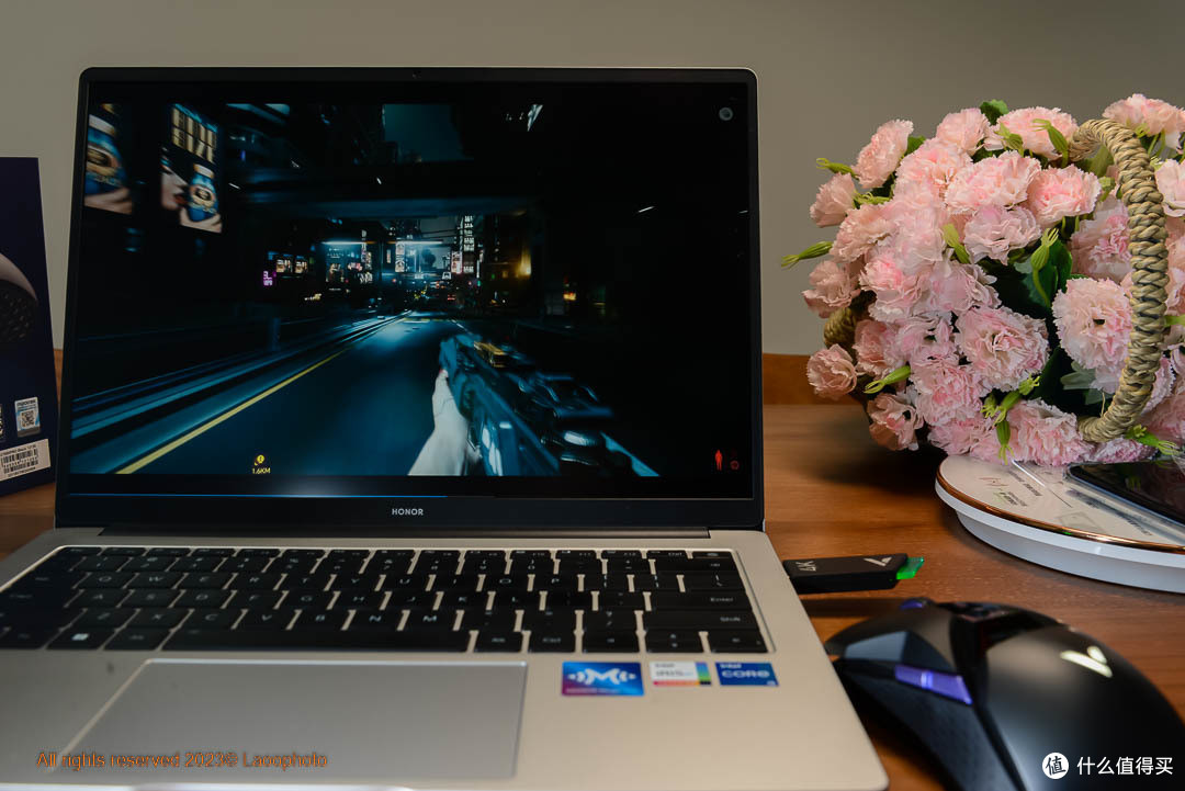普及4KHz的屏显“超跑”游戏鼠标 VT950PRO评测