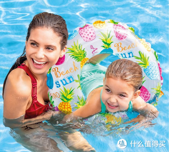 夏天最适合带孩子去玩水，儿童游泳圈不能少！