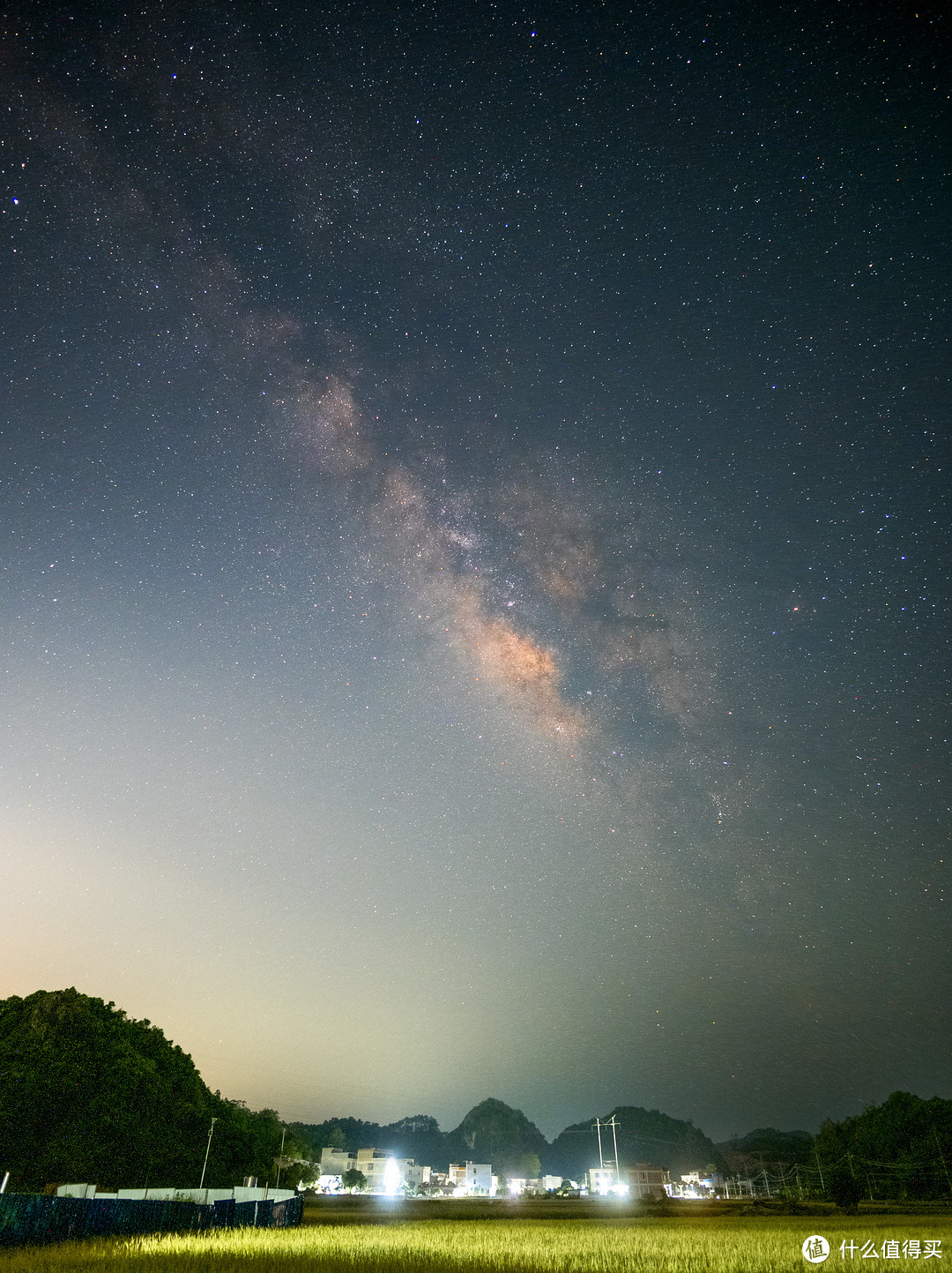 8月英仙座流星雨，带上你的手机、你的她去看流星