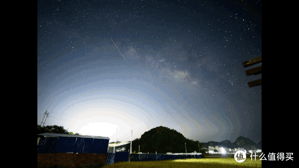 8月英仙座流星雨，带上你的手机、你的她去看流星