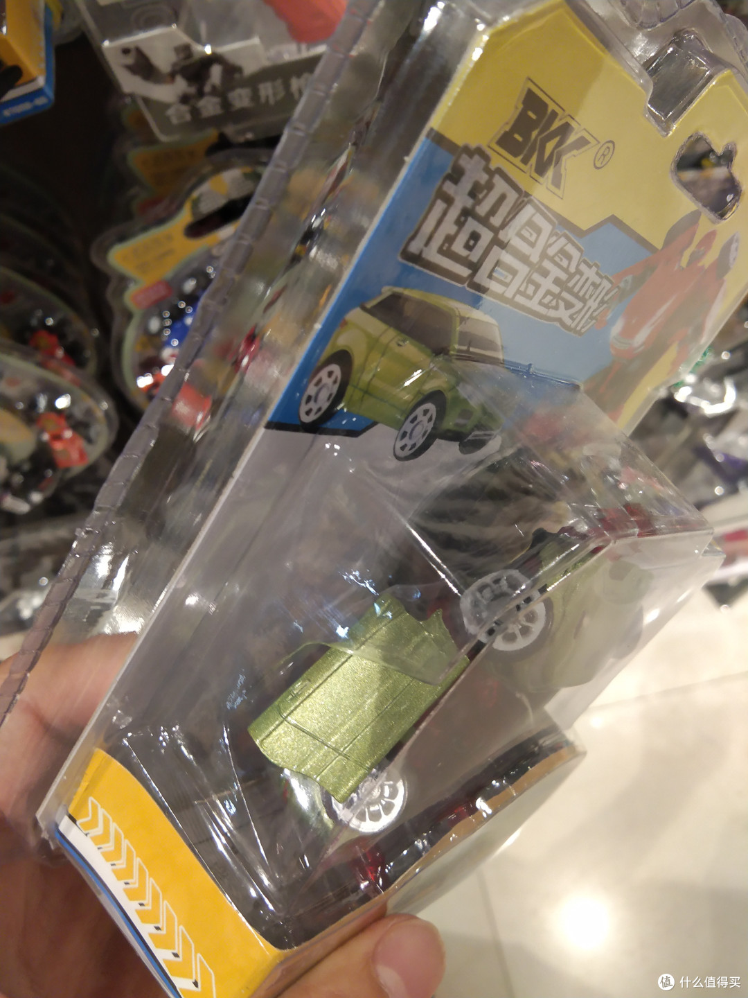 绿色路虎车变身机器人儿童玩具
