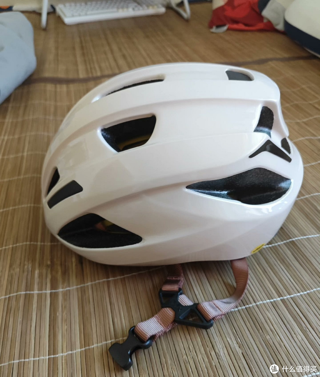 谁骑自行车不带头盔啊