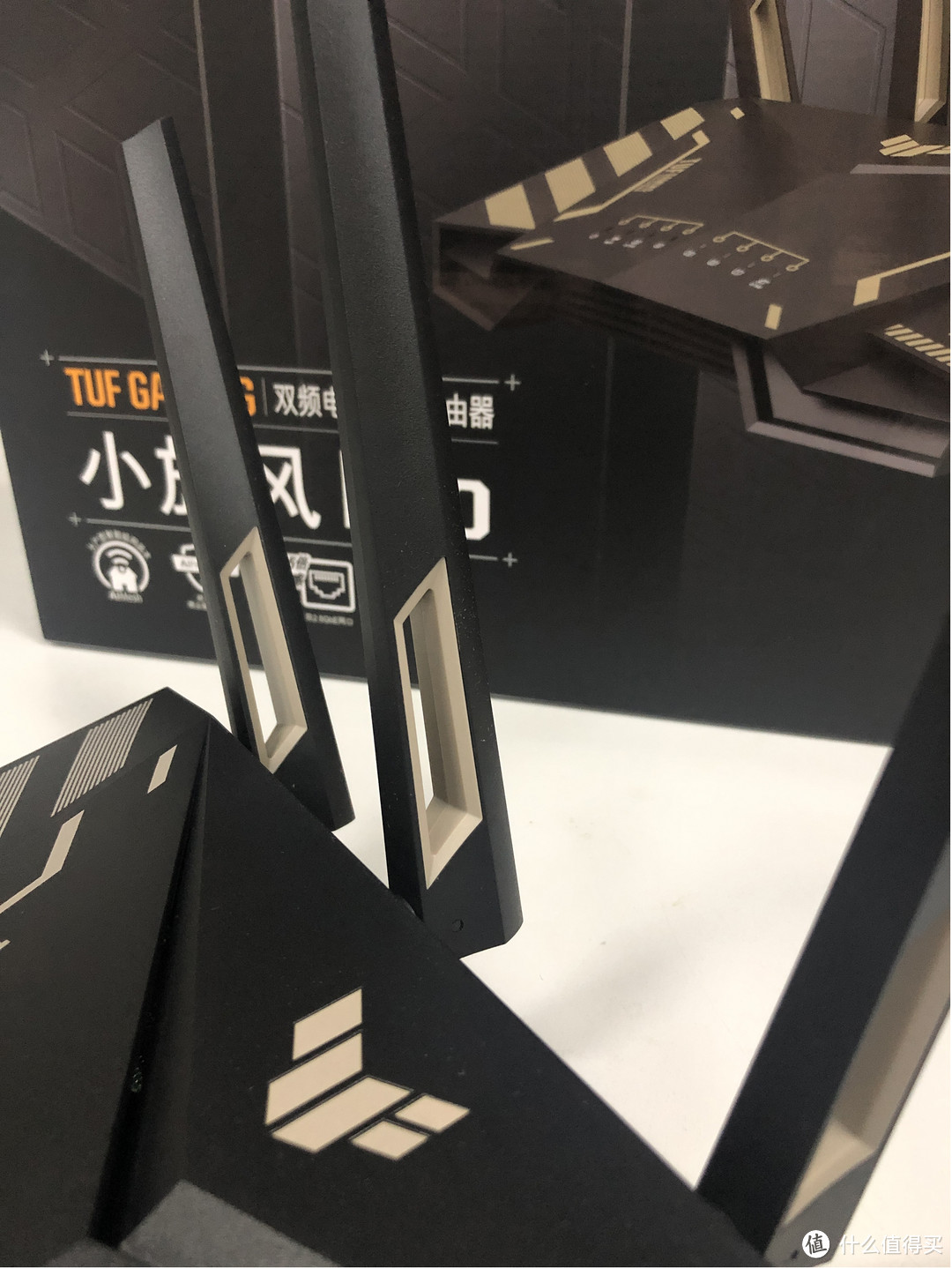 趣玩开箱｜华硕路由器小旋风Pro TUF-AX4200Q开箱