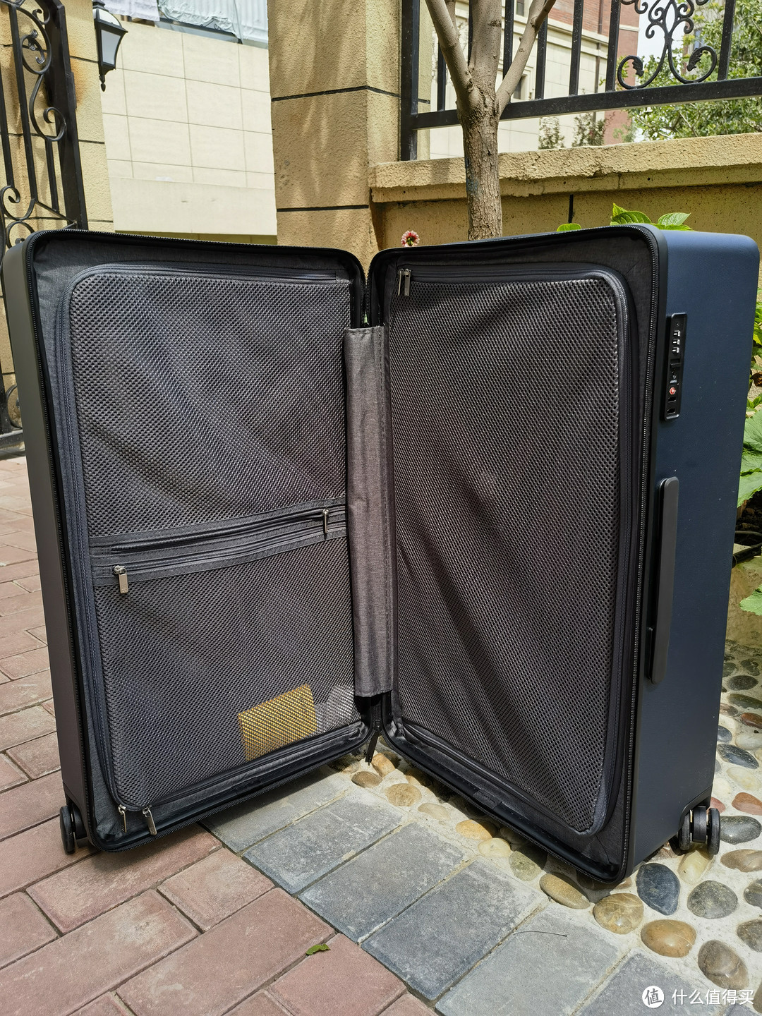 出差旅行、开学必备，超级实用的拉杆箱，地平线8号（LEVEL8）行李箱评测出差旅行、开学必备，超级实用
