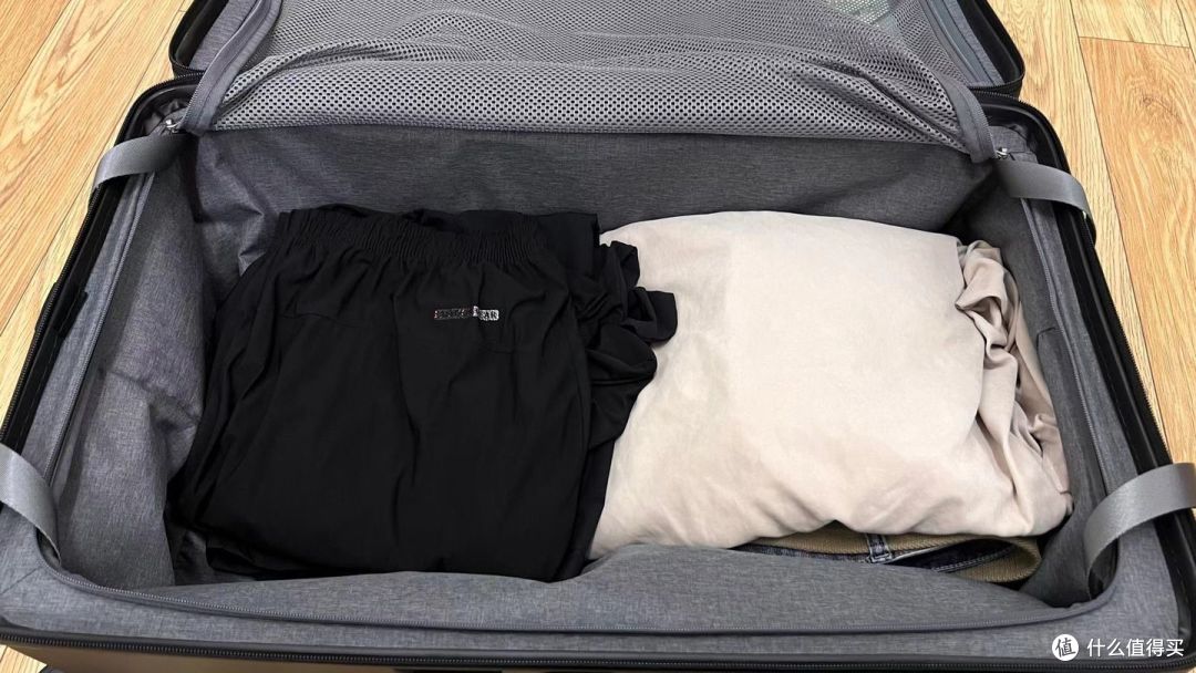 地平线8号行李箱旅行达人必备!轻巧耐用,让你的旅途更轻松!