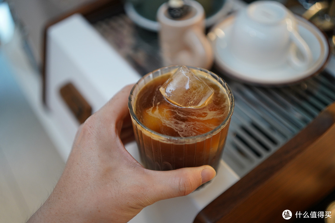 想要清凉解渴？学会这四种冰咖啡的制作方法，让你夏日畅饮！