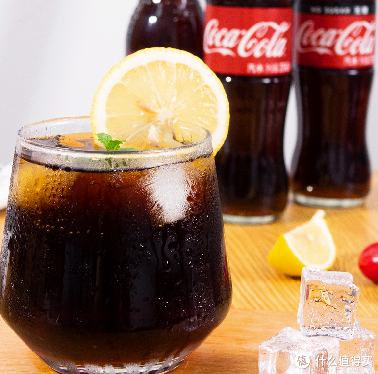 夏日畅饮🥤可口可乐：清凉口感让你瞬间降温！