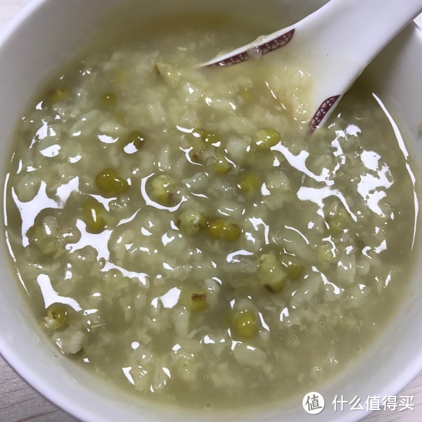 盛夏时节，还不来一碗解暑绿豆粥嘛